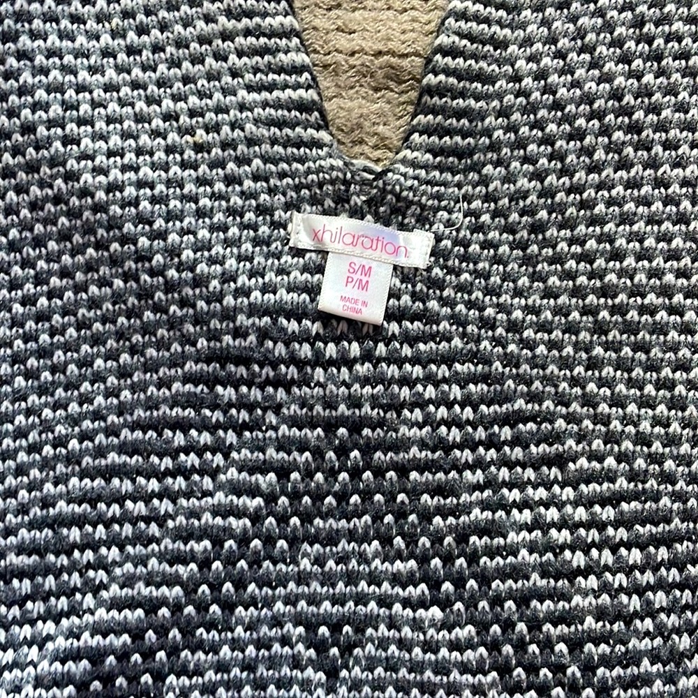 Xhilaration knit poncho size S/M - Picture 4 of 8
